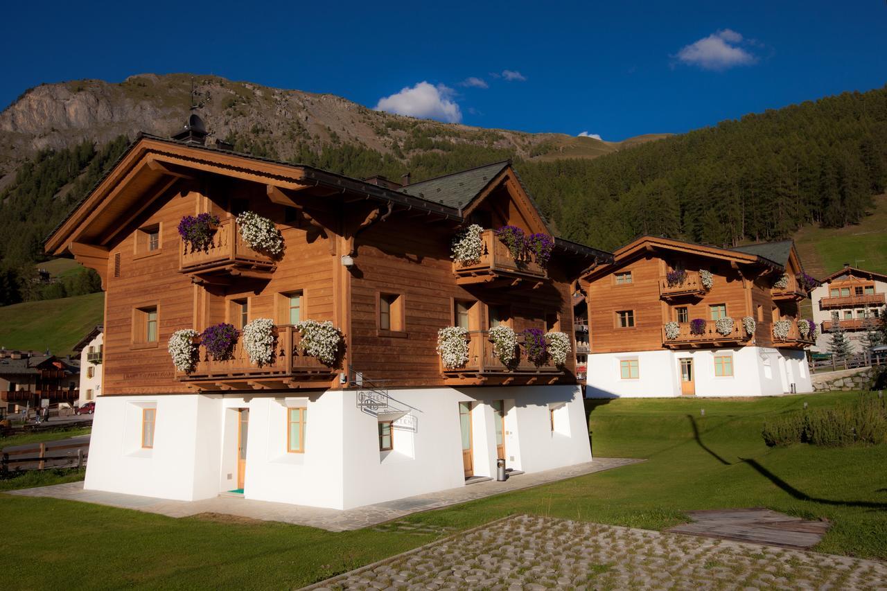 Les Fleurs Bleues Aparthotel Livigno Exteriör bild