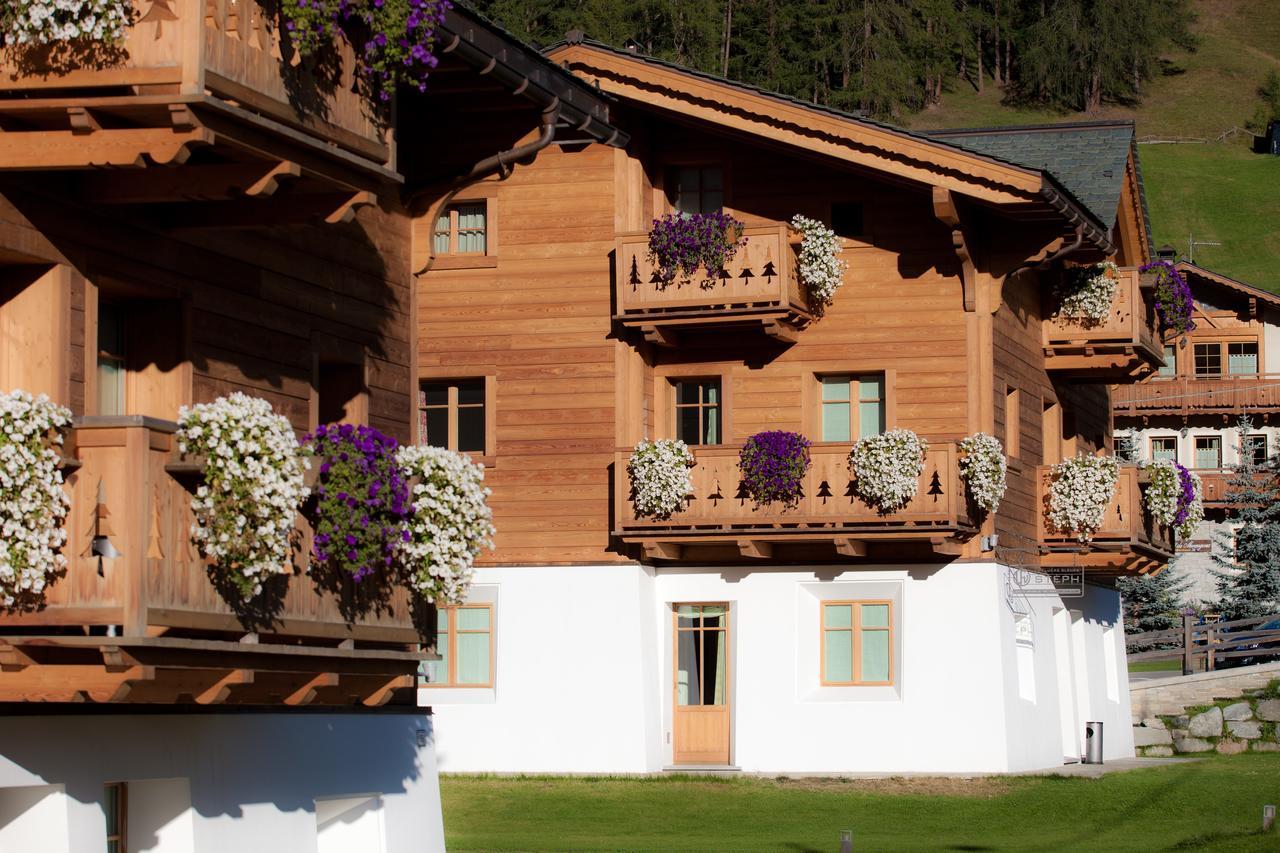 Les Fleurs Bleues Aparthotel Livigno Exteriör bild