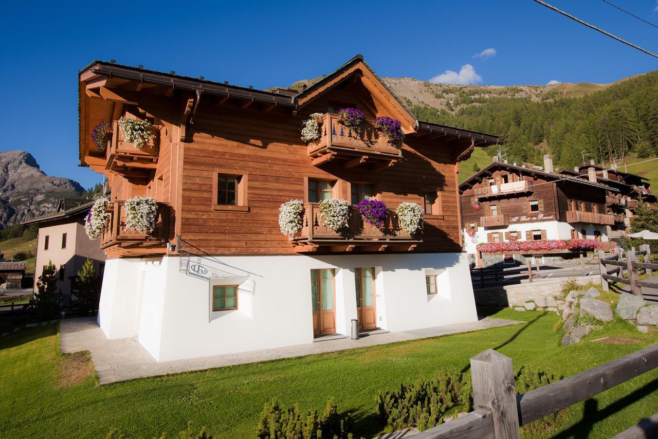 Les Fleurs Bleues Aparthotel Livigno Exteriör bild