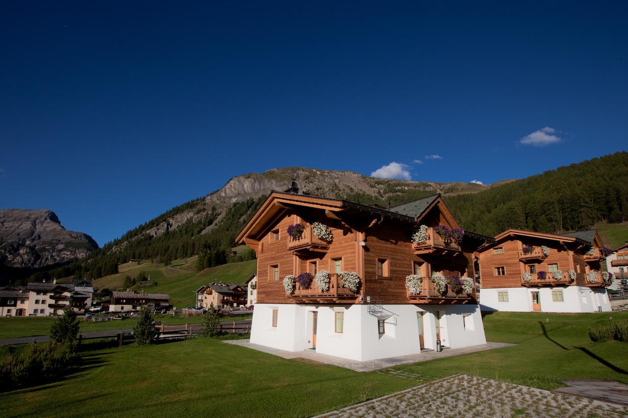 Les Fleurs Bleues Aparthotel Livigno Exteriör bild