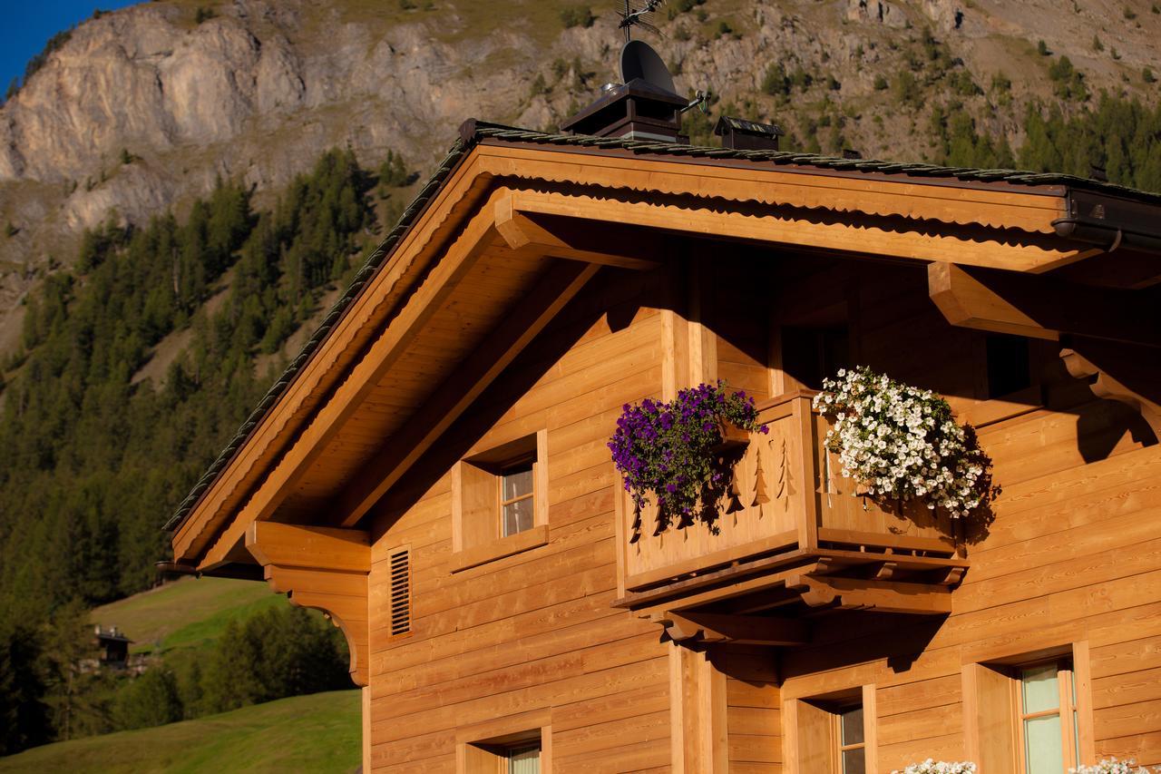 Les Fleurs Bleues Aparthotel Livigno Exteriör bild